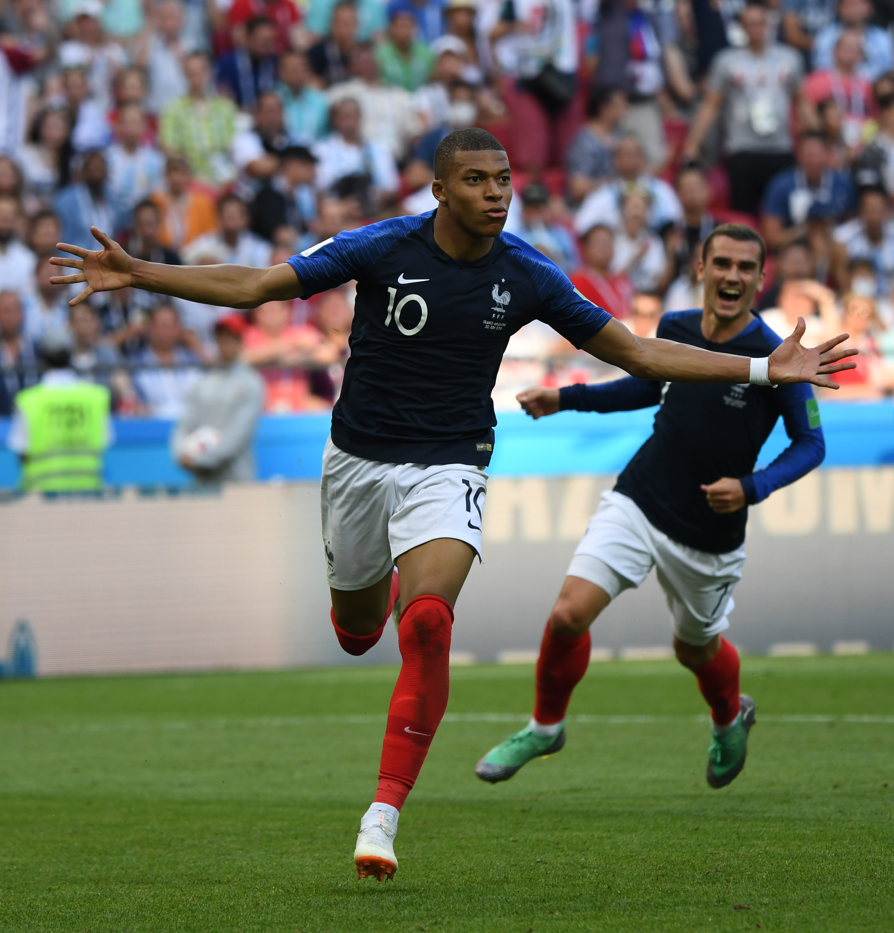 加布里埃尔本赛季中超6次首开纪录领跑海港，逼近奥斯卡纪录（加布里埃尔本季中超6次先拔头筹领跑海港，逼近奥斯卡纪录）