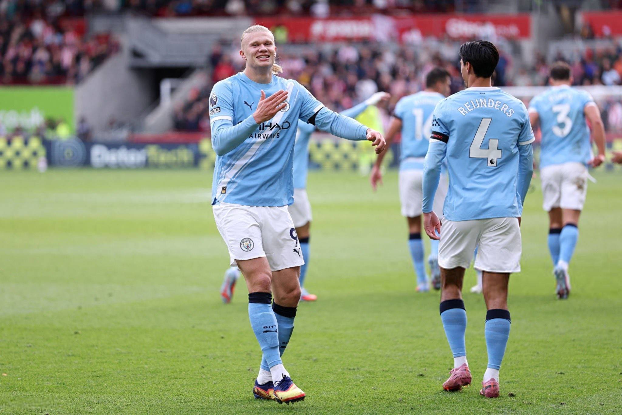 格拉斯纳：曼城的进攻令人印象深刻，但在防守端有可乘之机（格拉斯纳：曼城火力惊人，防线仍有破绽）