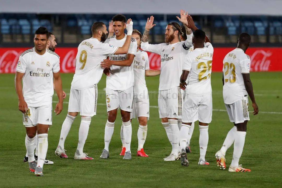 他终于被全世界看见了