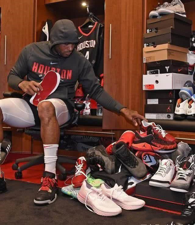 曼联拜仁争夺巴莱巴，球员倾向加盟红魔（曼联与拜仁竞逐巴莱巴，球员更心属红魔）