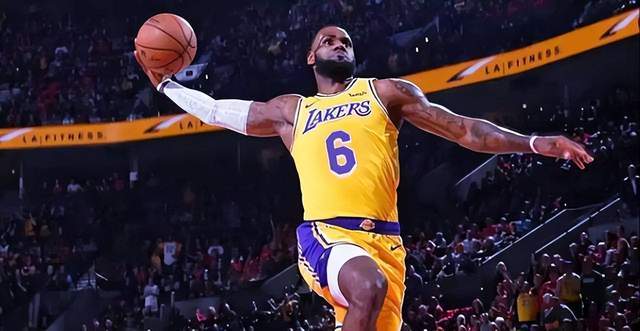 世体：阿隆索回归获利物浦球迷热烈欢迎，阿诺德却遭嘘声相待（世体：阿隆索回归获红军球迷热捧，阿诺德反遭嘘声）