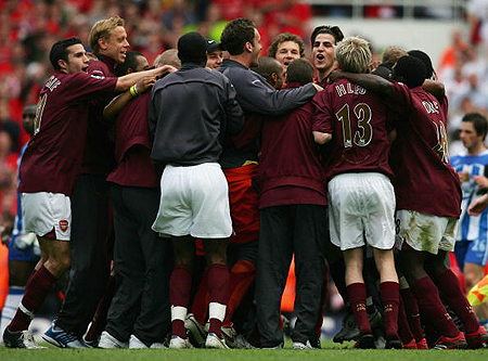 斯洛特：这点球在英超可能不会判；萨拉赫？今晚属于在场球员（斯洛特：这种点球在英超或不会被判；谈萨拉赫：今晚属于在场球员）