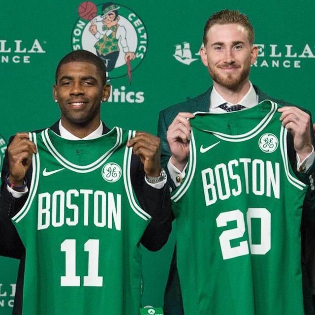 快攻从后场发起一气呵成（后场发动快攻，行云流水）